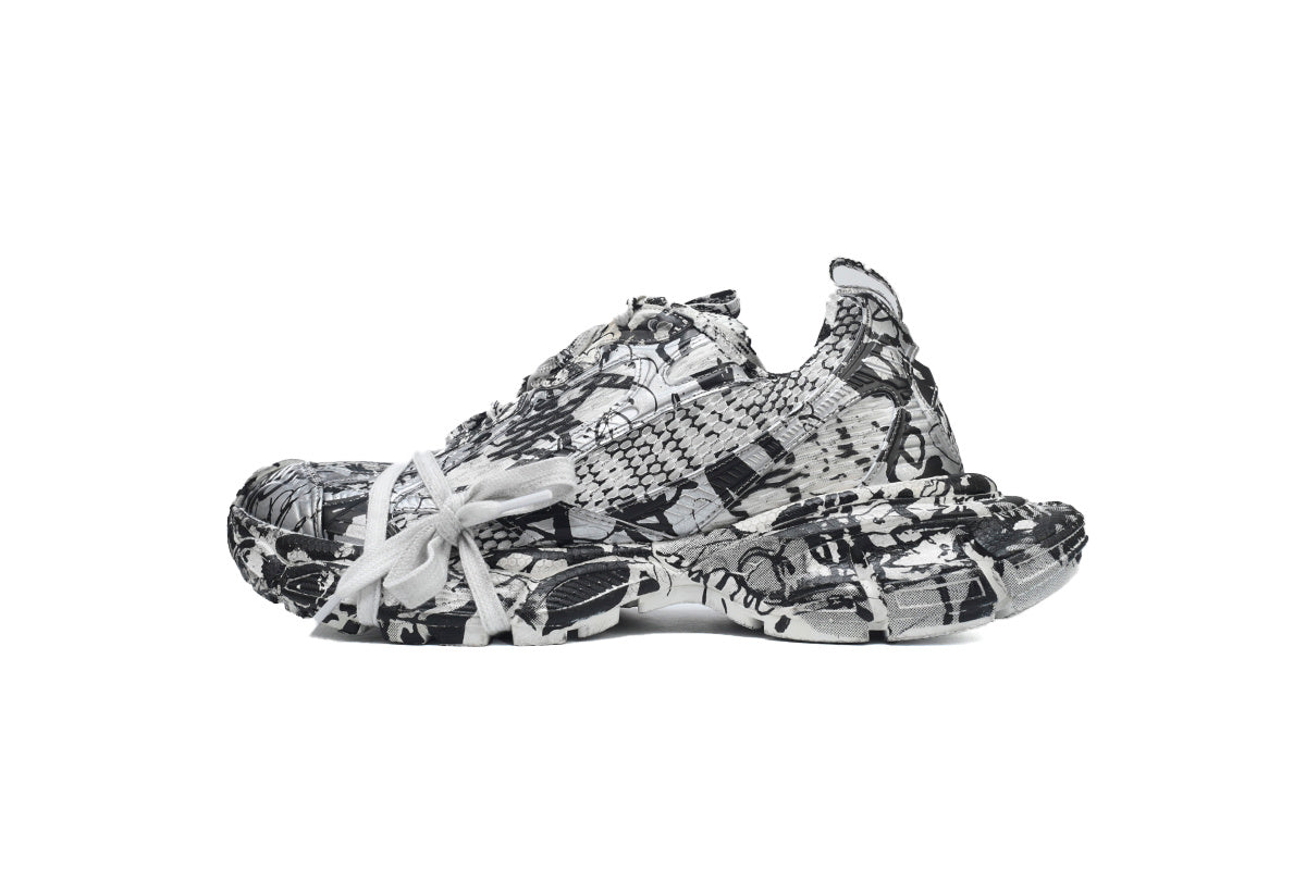 Balenciaga  men's shoes Track 3XL Sneaker ¨C Low-Top Chunky Sole runners Black and White