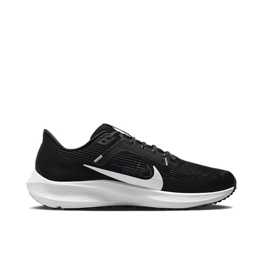 Nike Air Zoom Pegasus 40 ¨C Black / White / Silver Mesh Running Sneakers