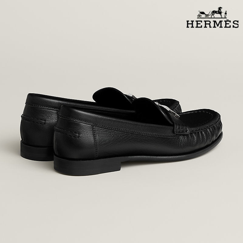 Herm¨¨s Black Leather Loafer with Silver H Buckle